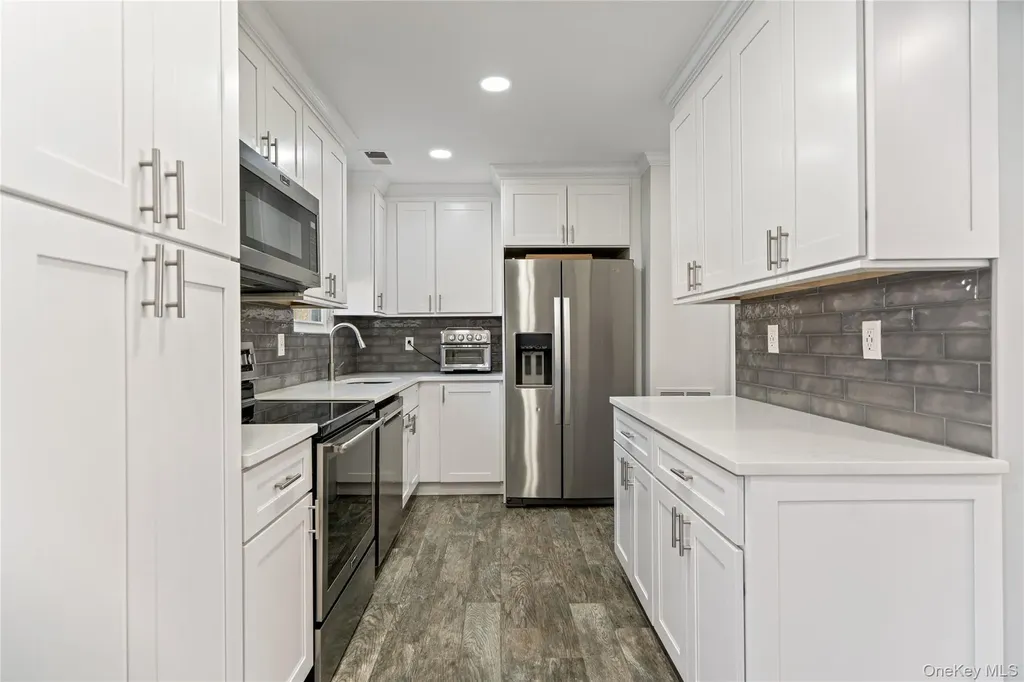 19 Paine Commons Yaphank NY 11980