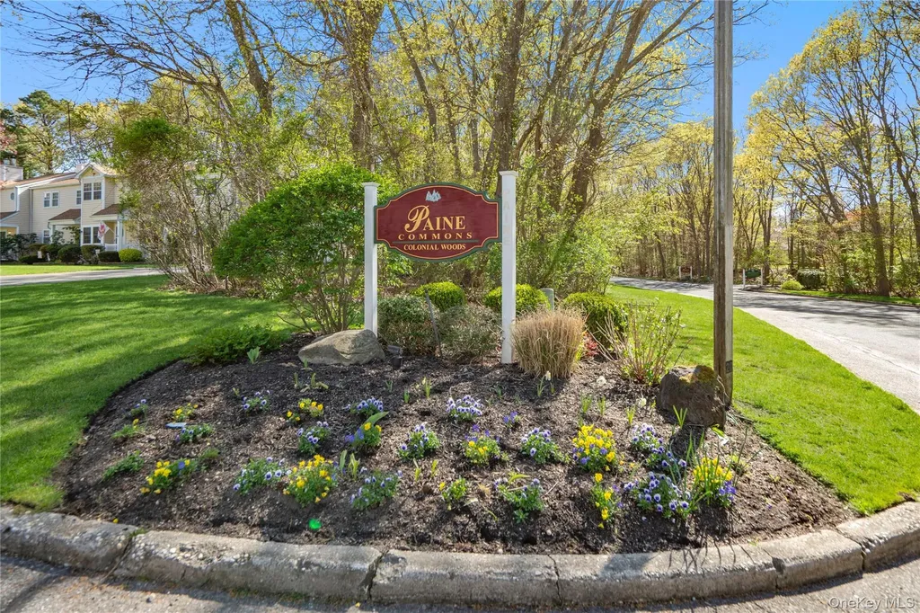 19 Paine Commons Yaphank NY 11980