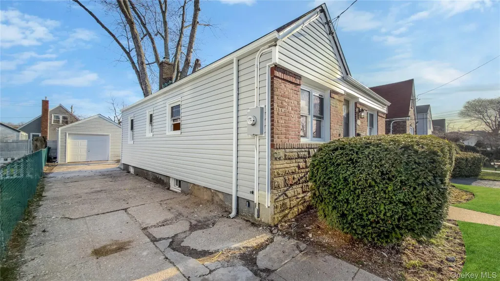 224 Windsor Parkway Hempstead NY 11550