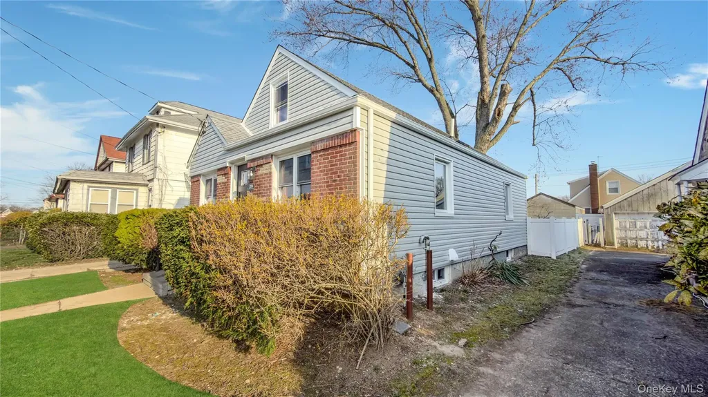 224 Windsor Parkway Hempstead NY 11550