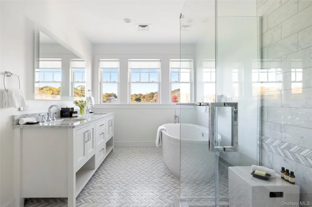 7 Old Boathouse Lane S Hampton Bays NY 11946