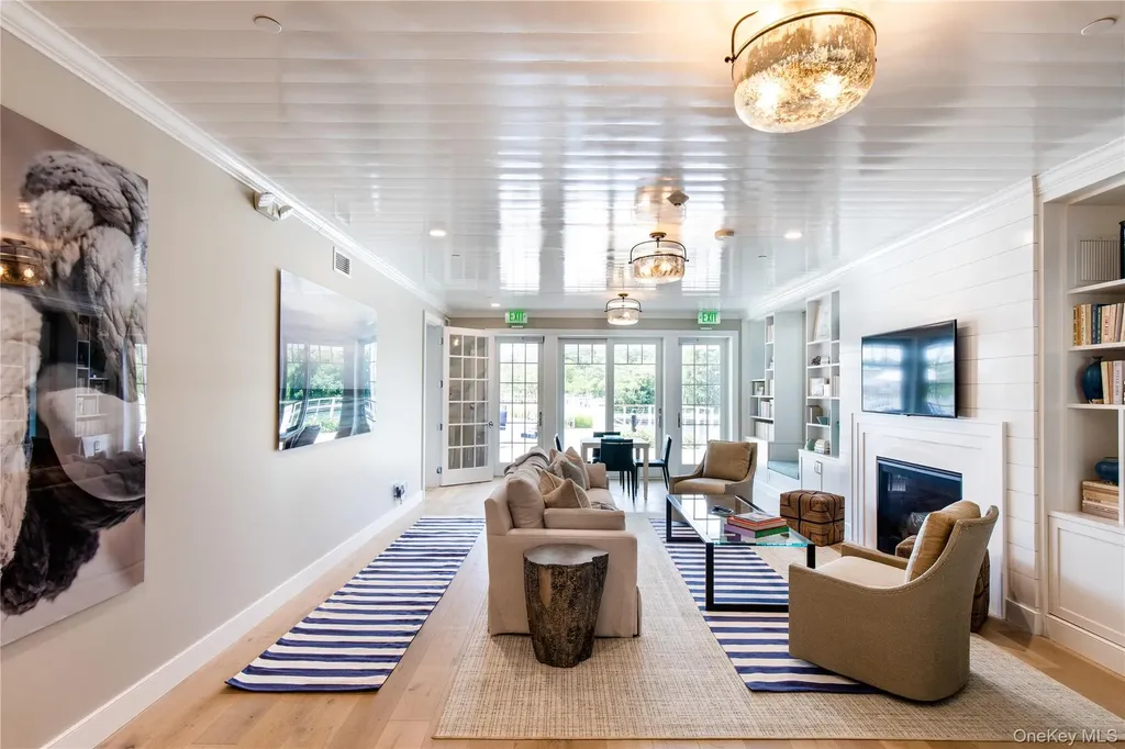 7 Old Boathouse Lane S Hampton Bays NY 11946