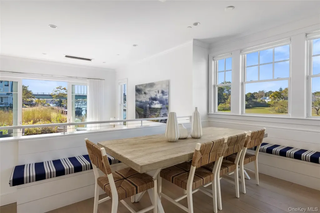 7 Old Boathouse Lane S Hampton Bays NY 11946
