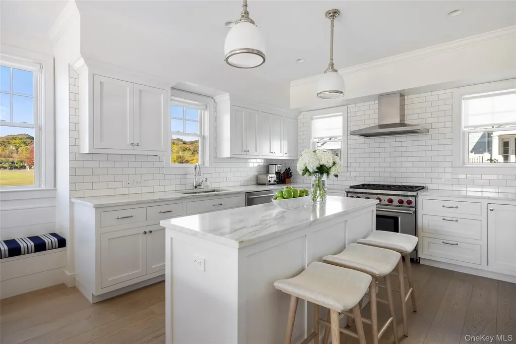 7 Old Boathouse Lane S Hampton Bays NY 11946