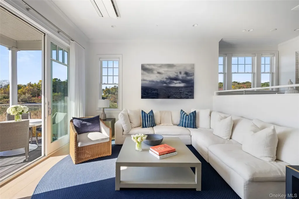 7 Old Boathouse Lane S Hampton Bays NY 11946