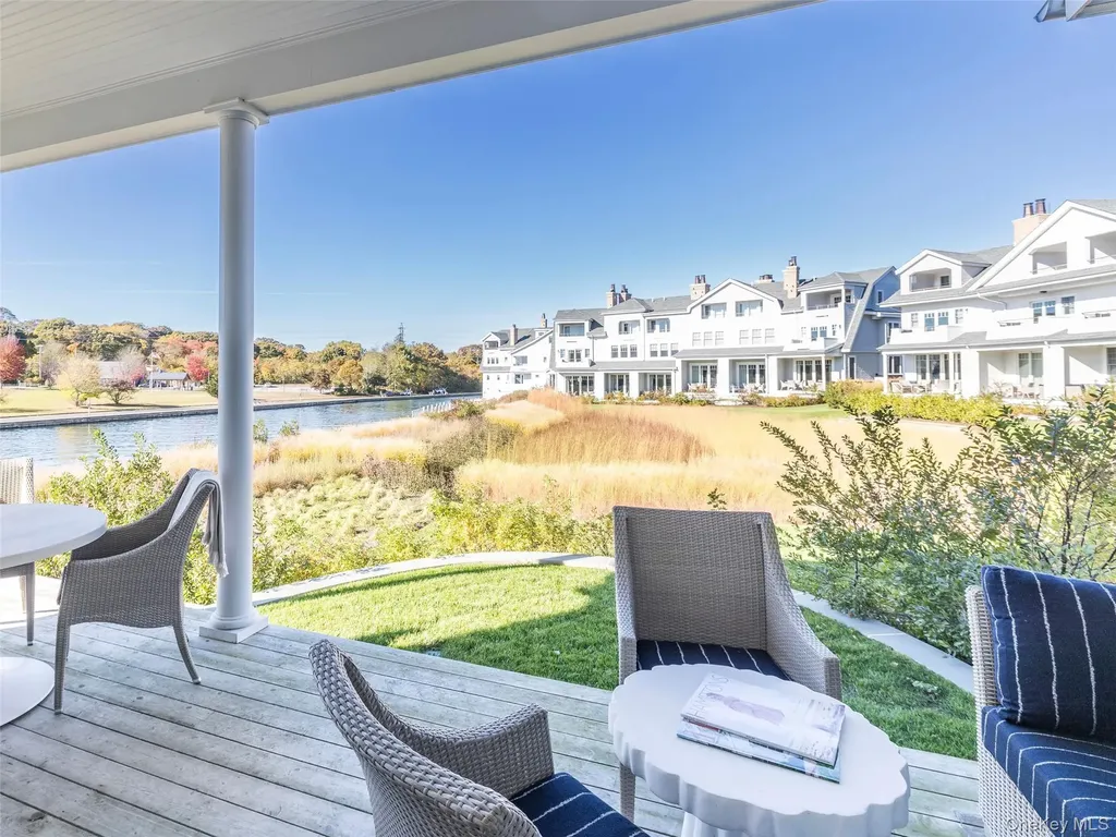 7 Old Boathouse Lane S Hampton Bays NY 11946