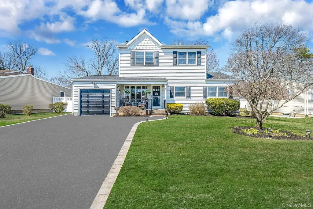 81 Dollard Drive North Babylon NY 11703