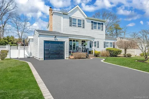 81 Dollard Drive North Babylon NY 11703