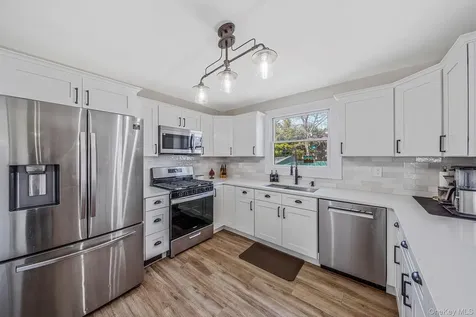 81 Dollard Drive North Babylon NY 11703