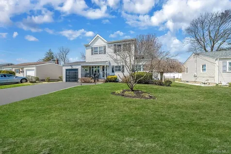 81 Dollard Drive North Babylon NY 11703