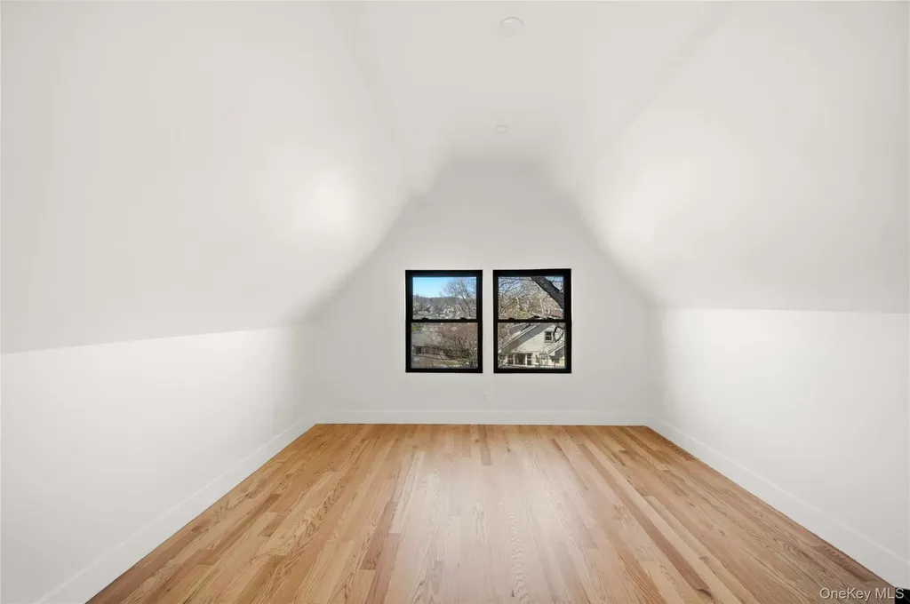 8 Hunt Avenue Yonkers NY 10710