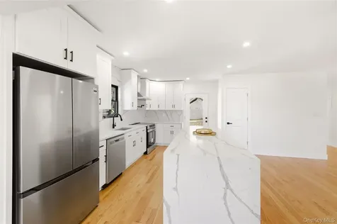 8 Hunt Avenue Yonkers NY 10710