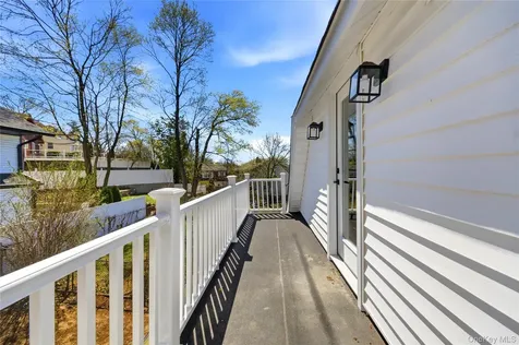 8 Hunt Avenue Yonkers NY 10710