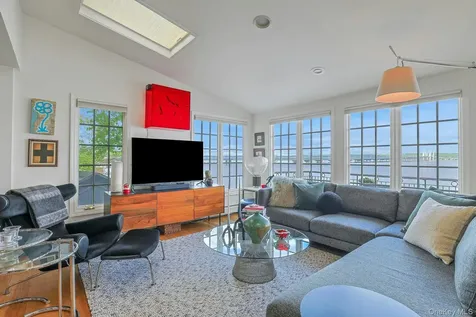 88 River Road Nyack NY 10960