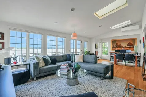 88 River Road Nyack NY 10960