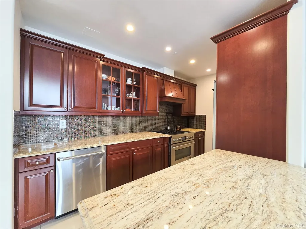 63-36 99 Sreet Rego Park NY 11374