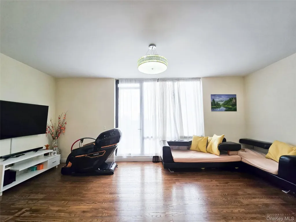 63-36 99 Sreet Rego Park NY 11374