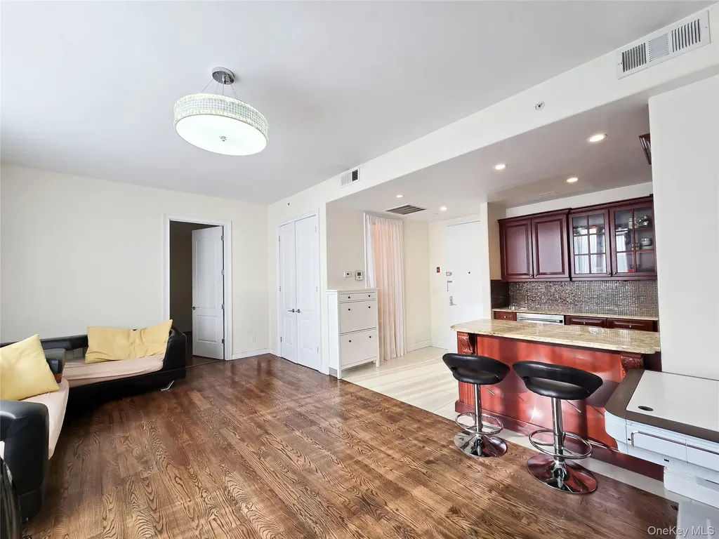 63-36 99 Sreet Rego Park NY 11374