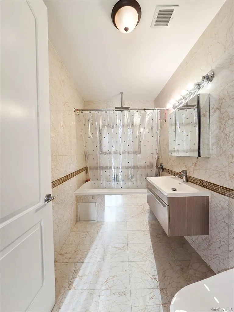 63-36 99 Sreet Rego Park NY 11374