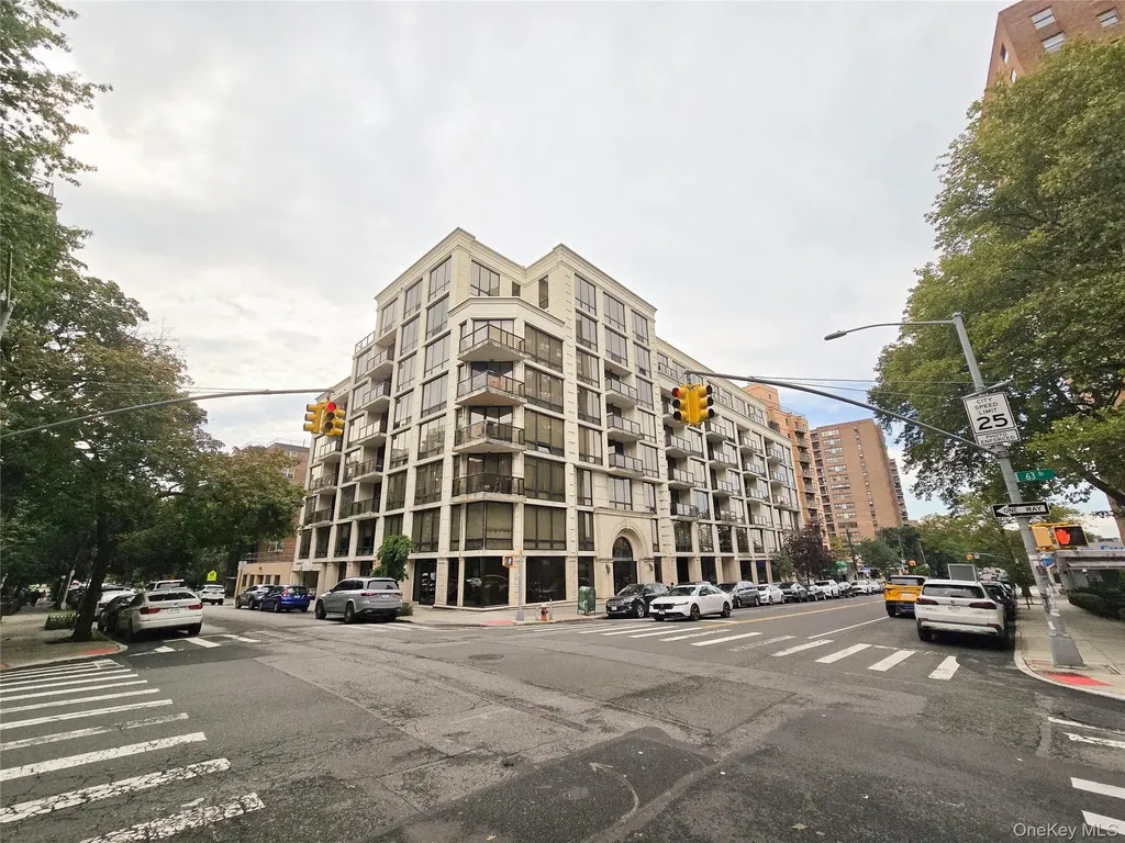 63-36 99 Sreet Rego Park NY 11374