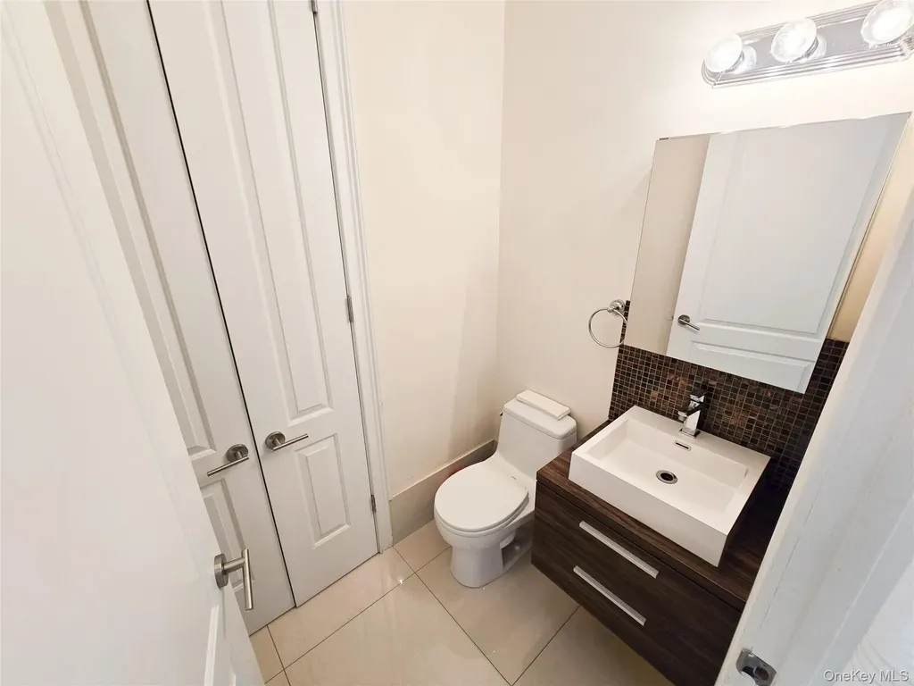 63-36 99 Sreet Rego Park NY 11374