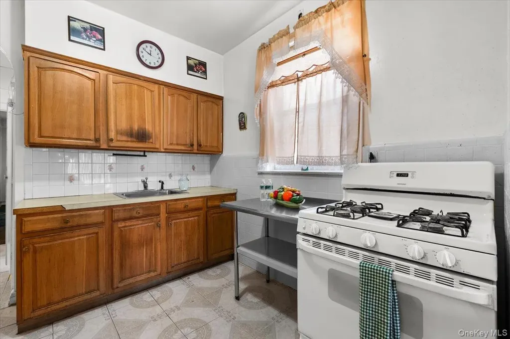 9217 Avenue B Brooklyn NY 11236