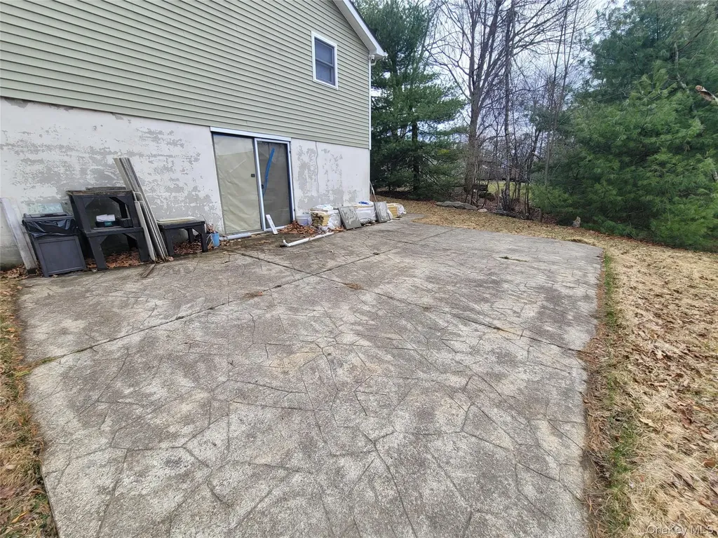 30 Straight Path Rock Hill NY 12775