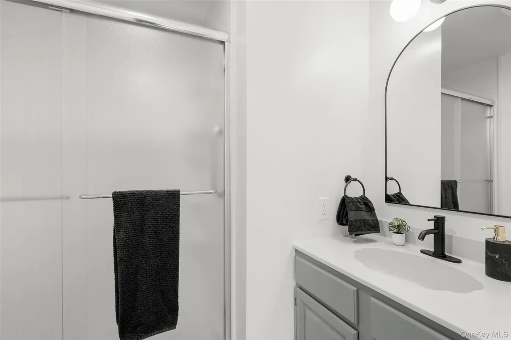 16 Tulip Tree Lane Mamaroneck NY 10543