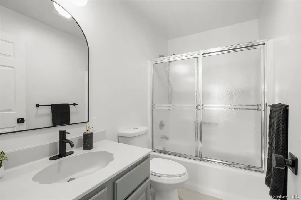 16 Tulip Tree Lane Mamaroneck NY 10543