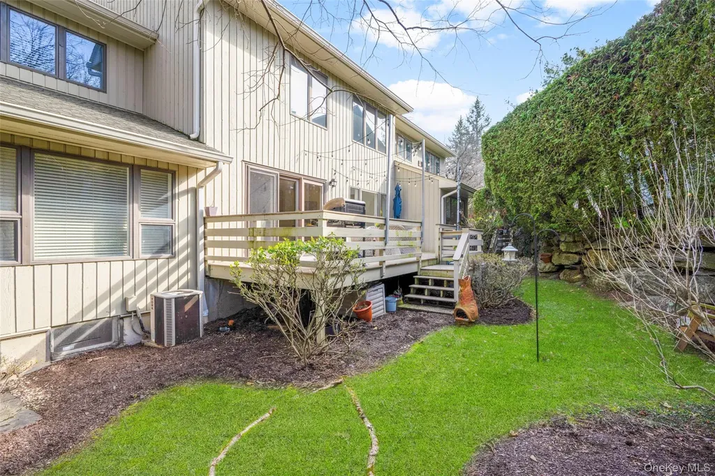 16 Tulip Tree Lane Mamaroneck NY 10543