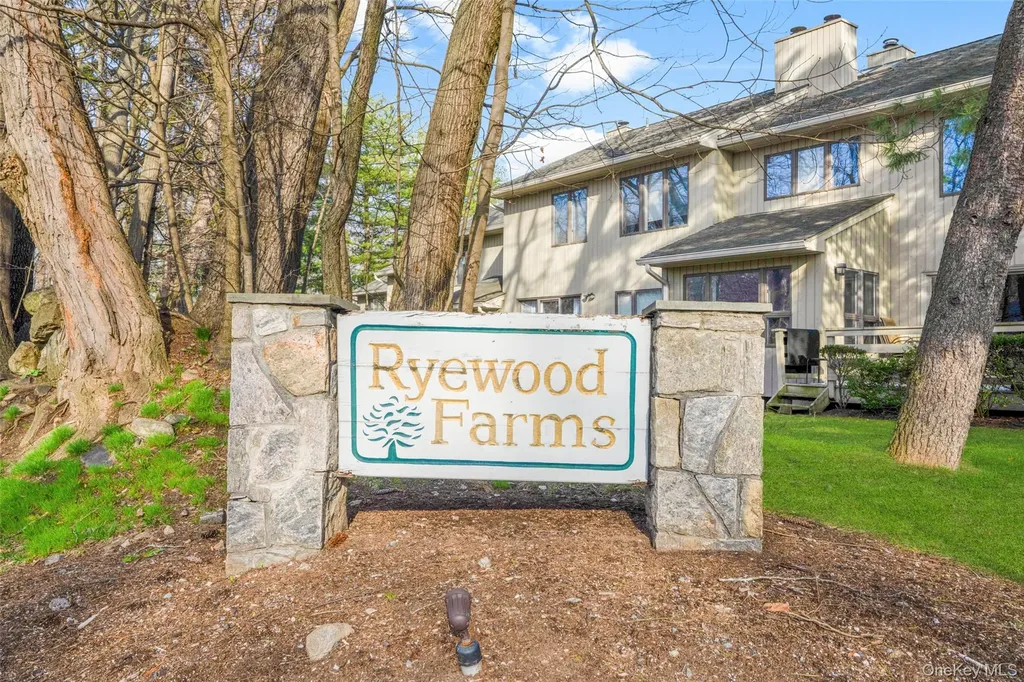16 Tulip Tree Lane Mamaroneck NY 10543