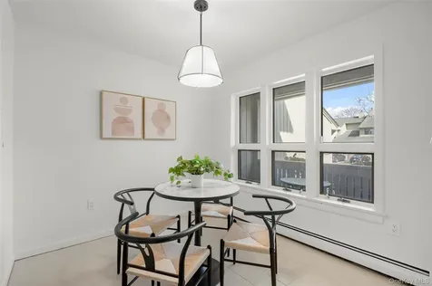 16 Tulip Tree Lane Mamaroneck NY 10543