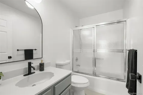 16 Tulip Tree Lane Mamaroneck NY 10543