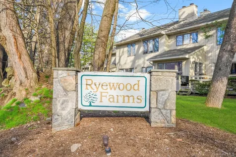 16 Tulip Tree Lane Mamaroneck NY 10543