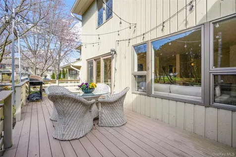 16 Tulip Tree Lane Mamaroneck NY 10543