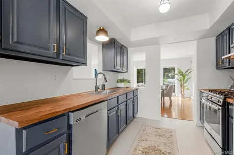 16 Tulip Tree Lane Mamaroneck NY 10543