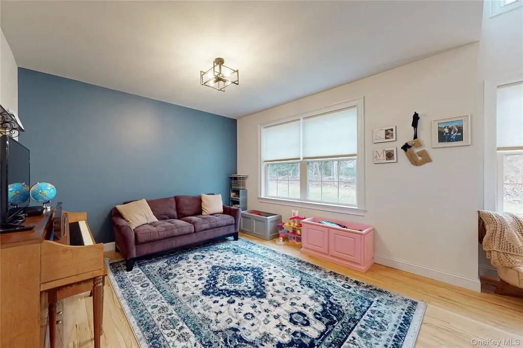 77 Kensington Lane Poughkeepsie NY 12603