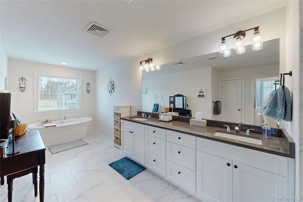 77 Kensington Lane Poughkeepsie NY 12603