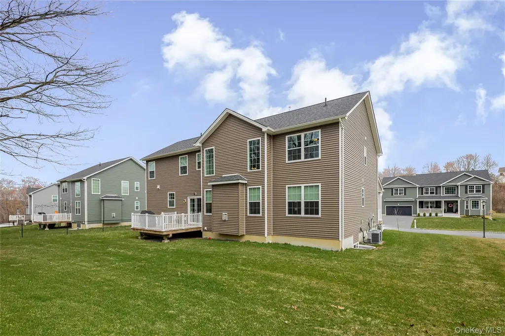 77 Kensington Lane Poughkeepsie NY 12603
