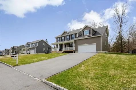 77 Kensington Lane Poughkeepsie NY 12603