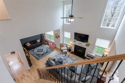 77 Kensington Lane Poughkeepsie NY 12603