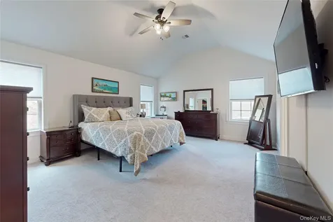77 Kensington Lane Poughkeepsie NY 12603