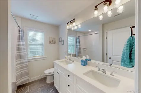 77 Kensington Lane Poughkeepsie NY 12603
