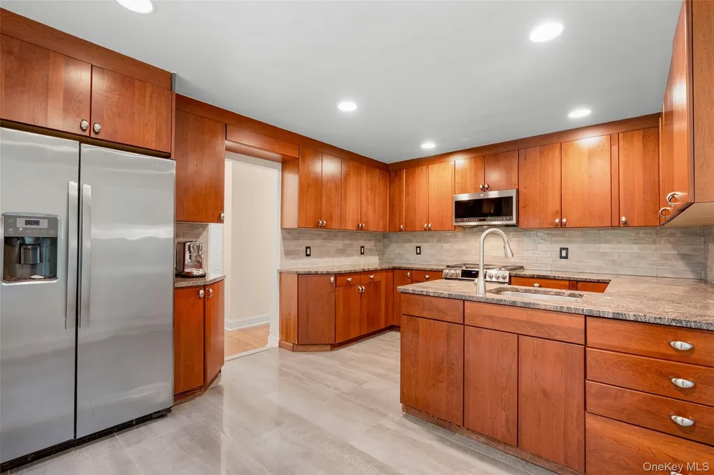 6 Trails End Rye NY 10580
