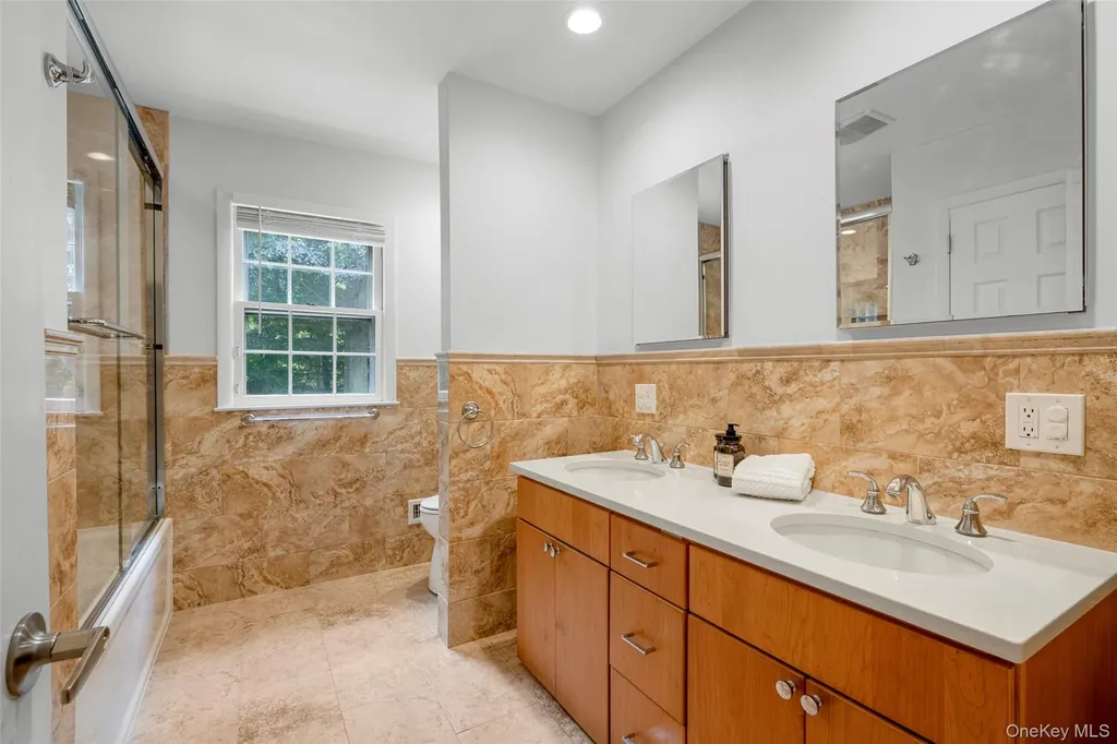 6 Trails End Rye NY 10580