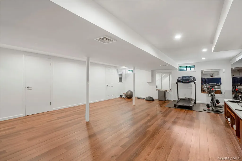 6 Trails End Rye NY 10580