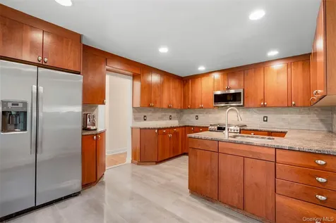 6 Trails End Rye NY 10580