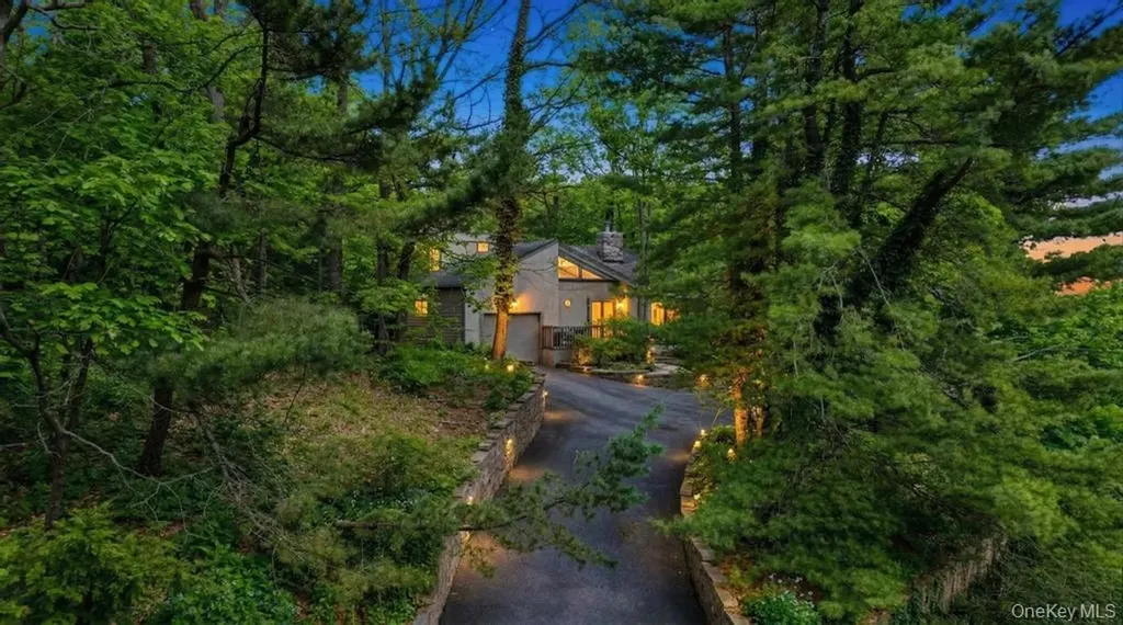 1 Audubon Gate Miller Place NY 11764