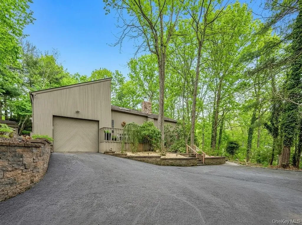 1 Audubon Gate Miller Place NY 11764