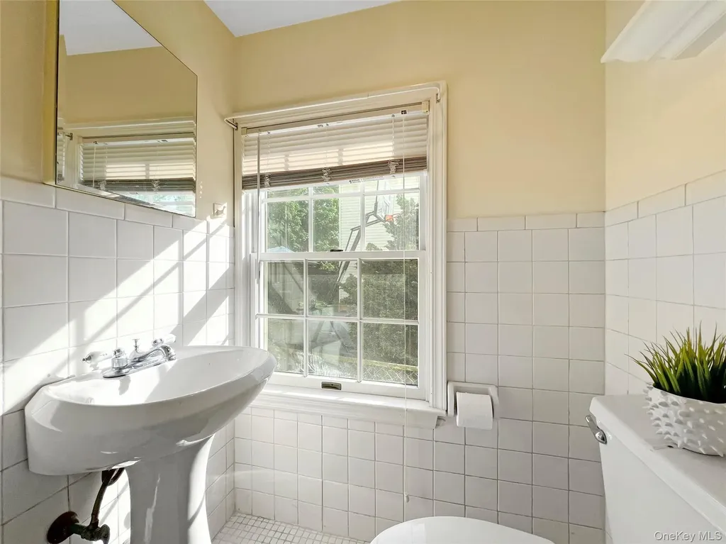 1311 Henry Avenue Mamaroneck NY 10543